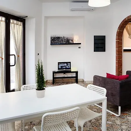Casa Pirri Apartment *